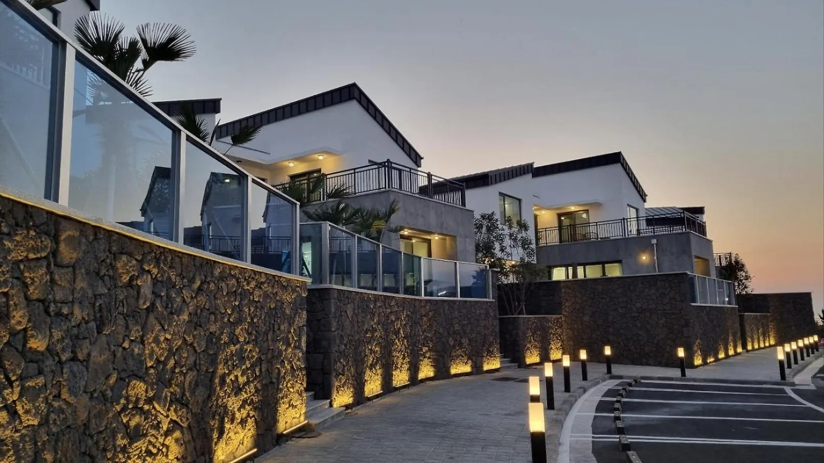 Ddosi Aewol Pool Villa Jeju
