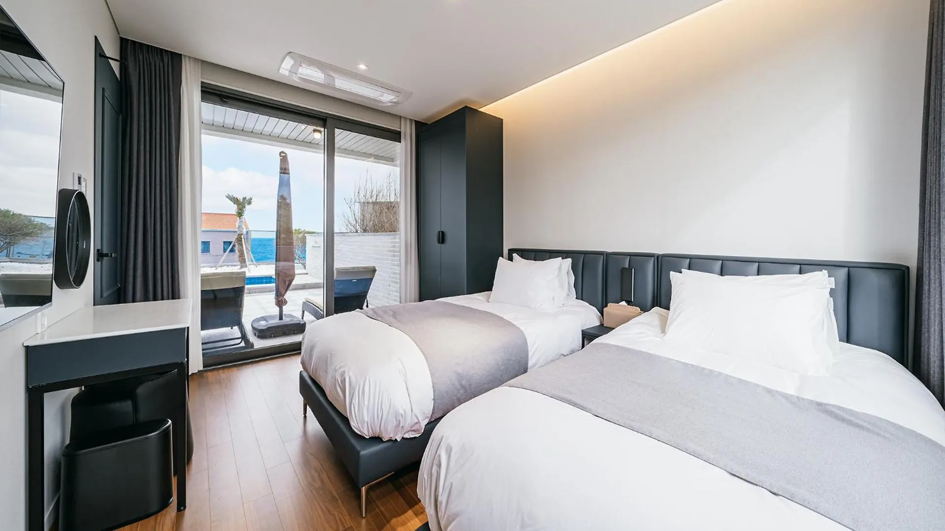 Ddosi Aewol Pool Villa 제주 0*,  대한민국