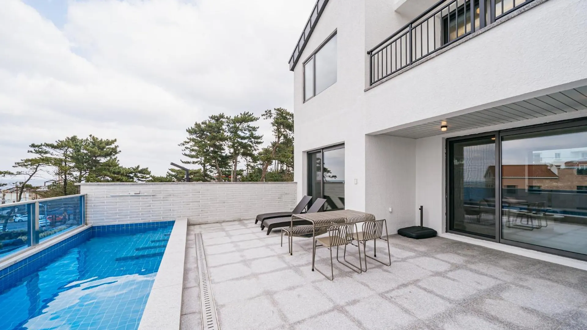 Ddosi Aewol Pool Villa Jeju