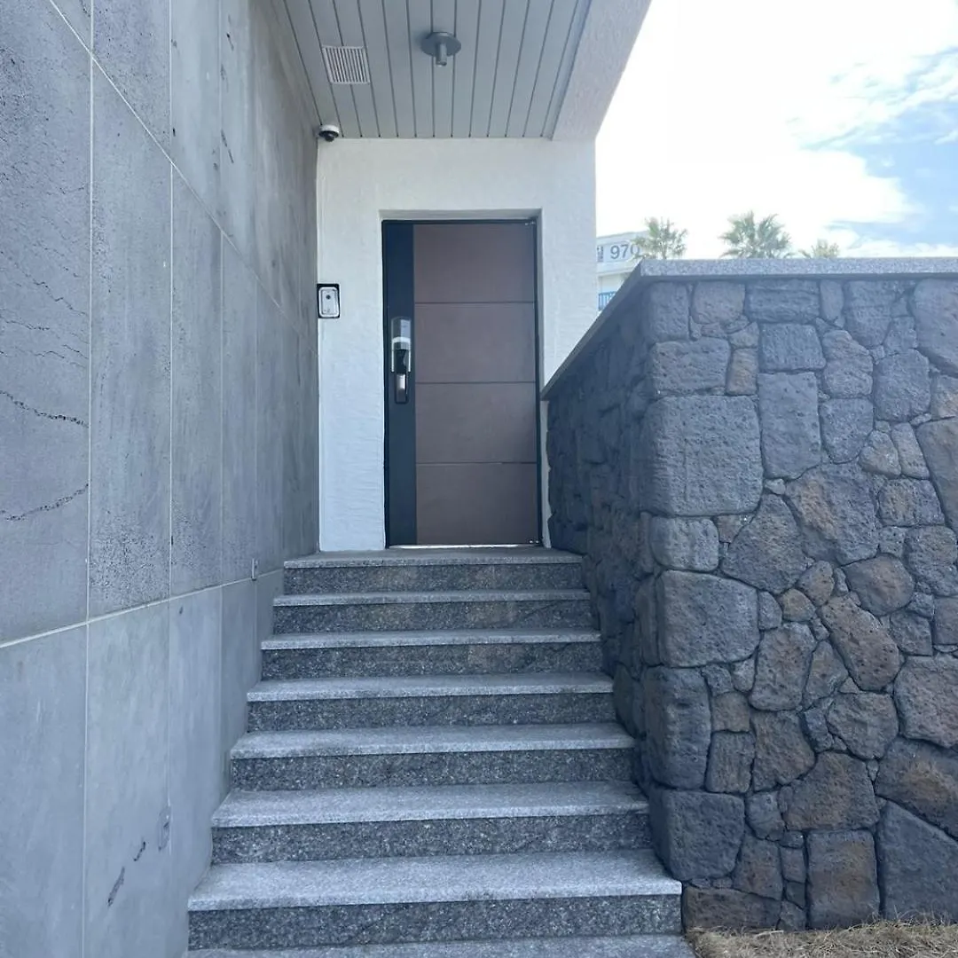 Ddosi Aewol Pool Villa Jeju Sydkorea