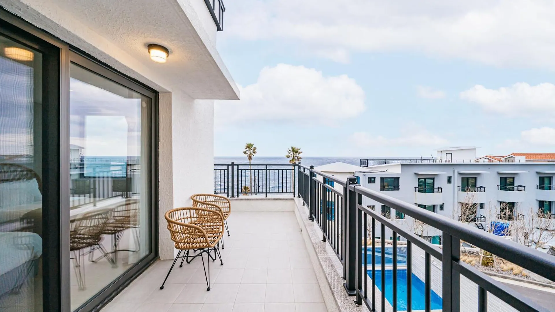 Ddosi Aewol Pool Villa Jeju