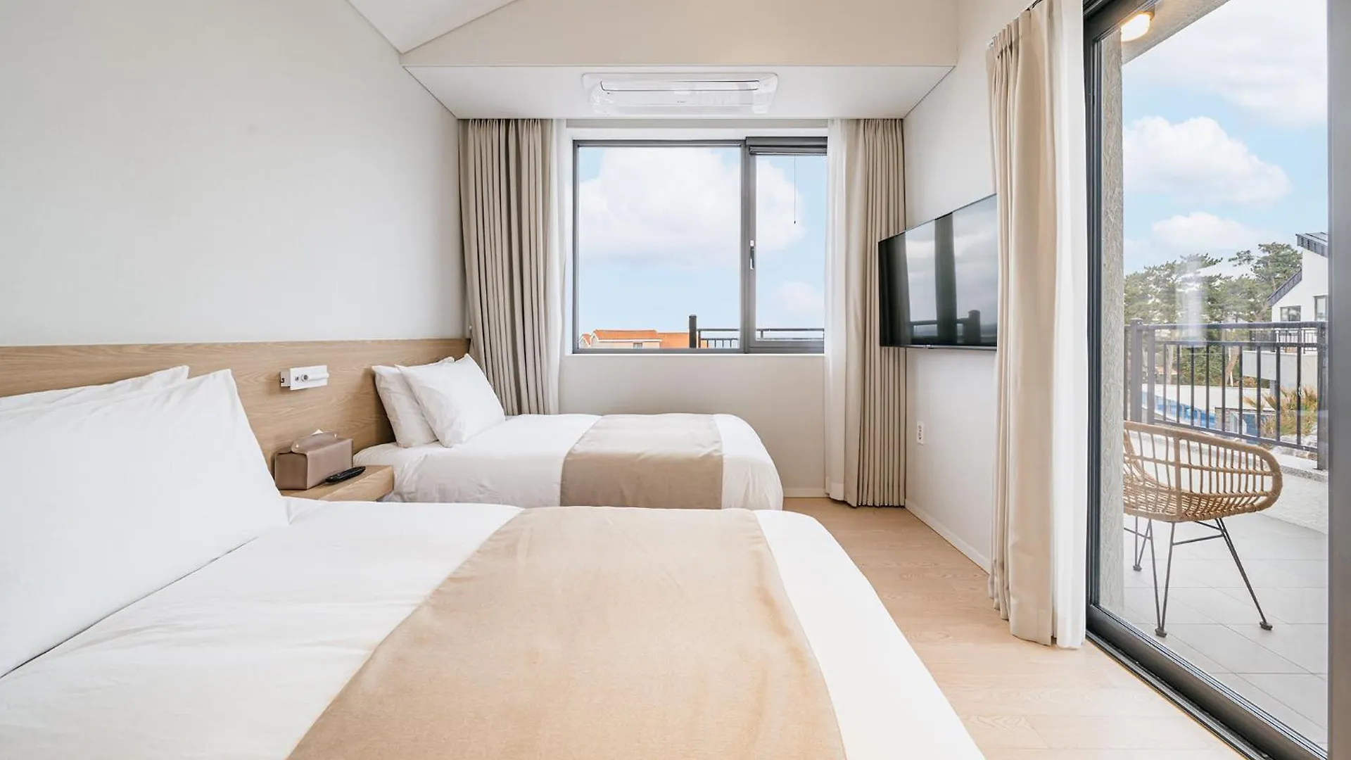 Ddosi Aewol Pool Villa Jeju