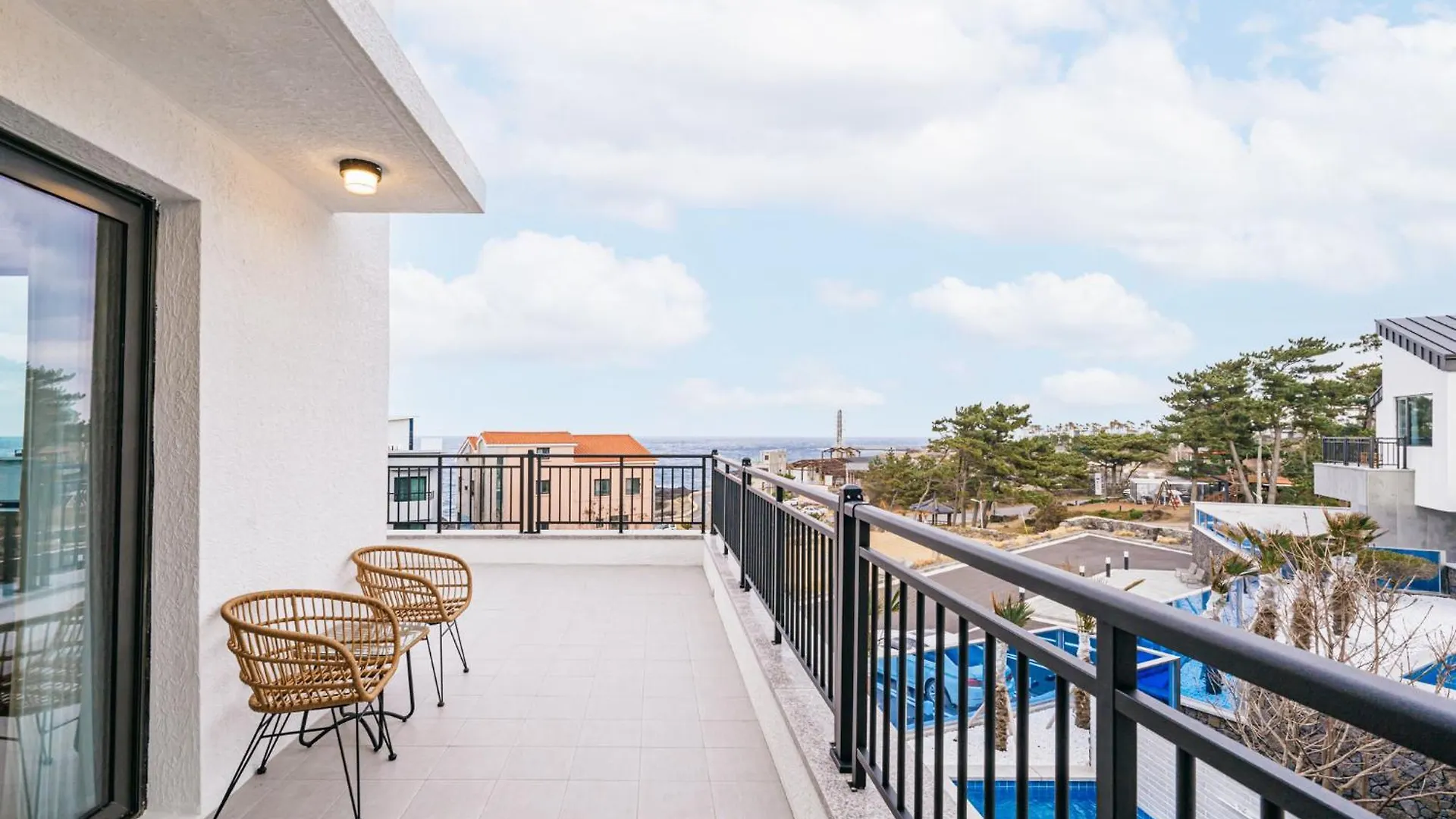 Ddosi Aewol Pool Villa Jeju