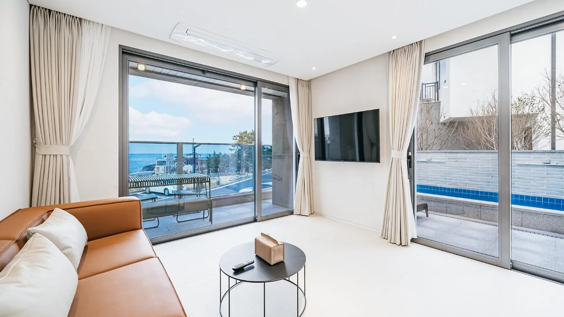 Ddosi Aewol Pool Villa Jeju