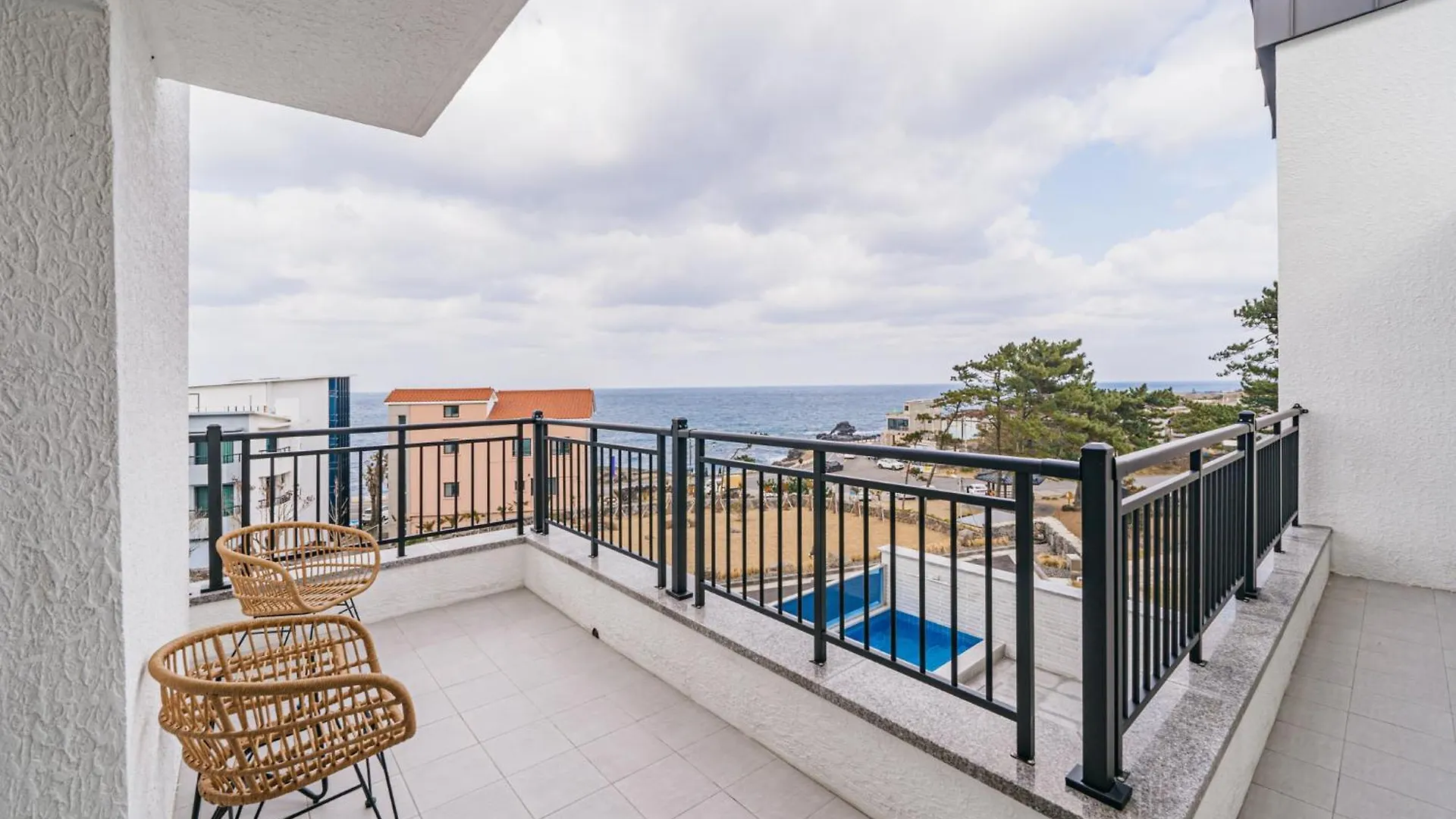 Ddosi Aewol Pool Villa Jeju