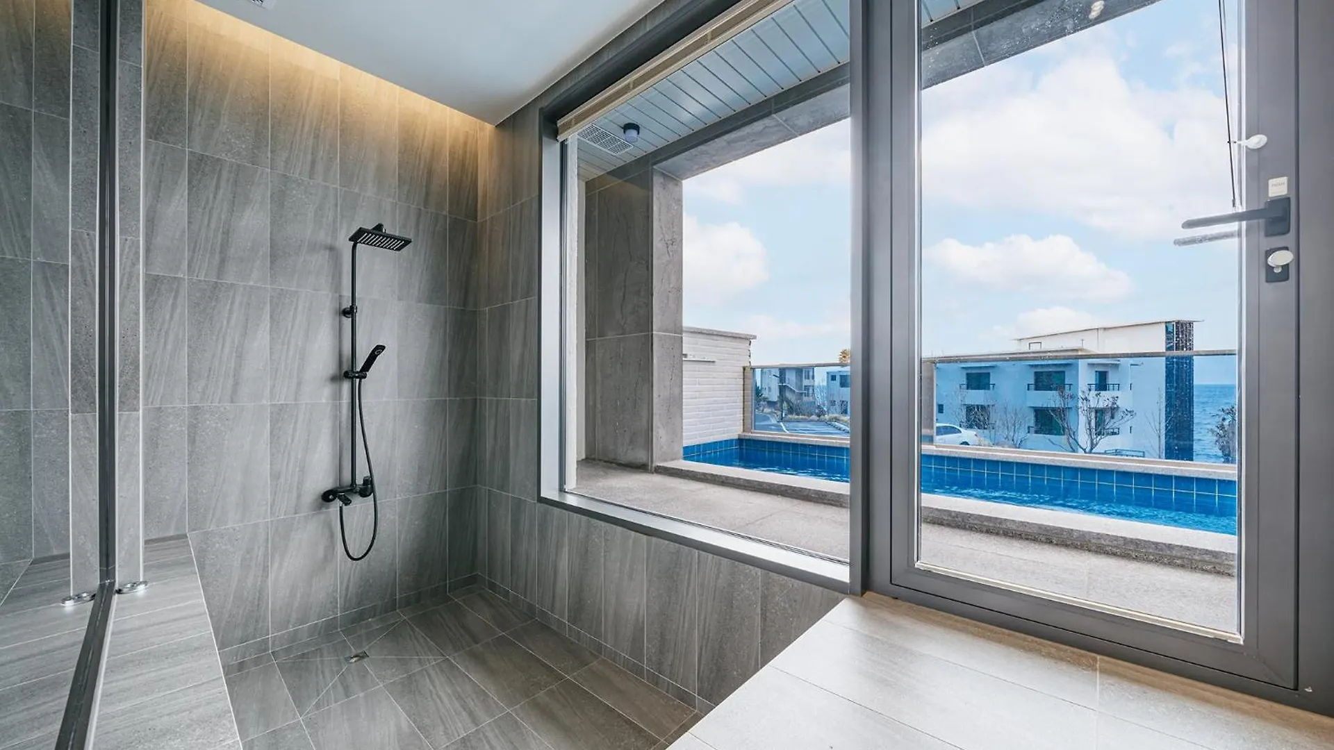 Ddosi Aewol Pool Villa Jeju